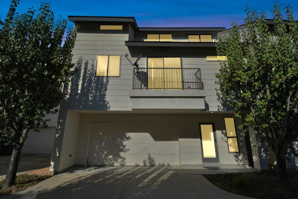 3Br/3.5Ba Three Story East Downtown Townhouse With View Villa Houston Buitenkant foto