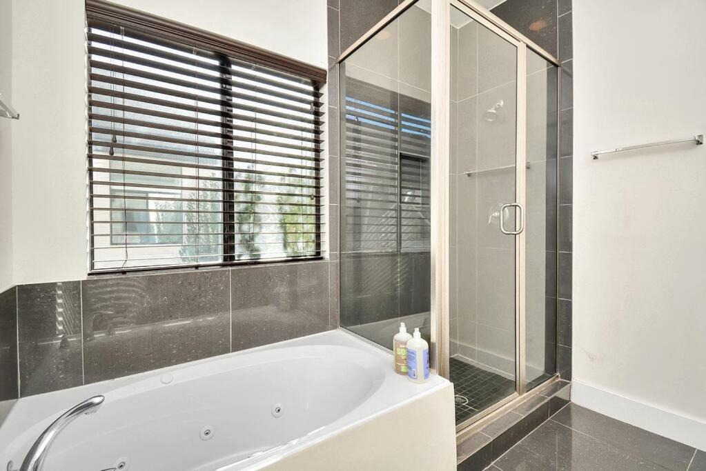 3Br/3.5Ba Three Story East Downtown Townhouse With View Villa Houston Buitenkant foto